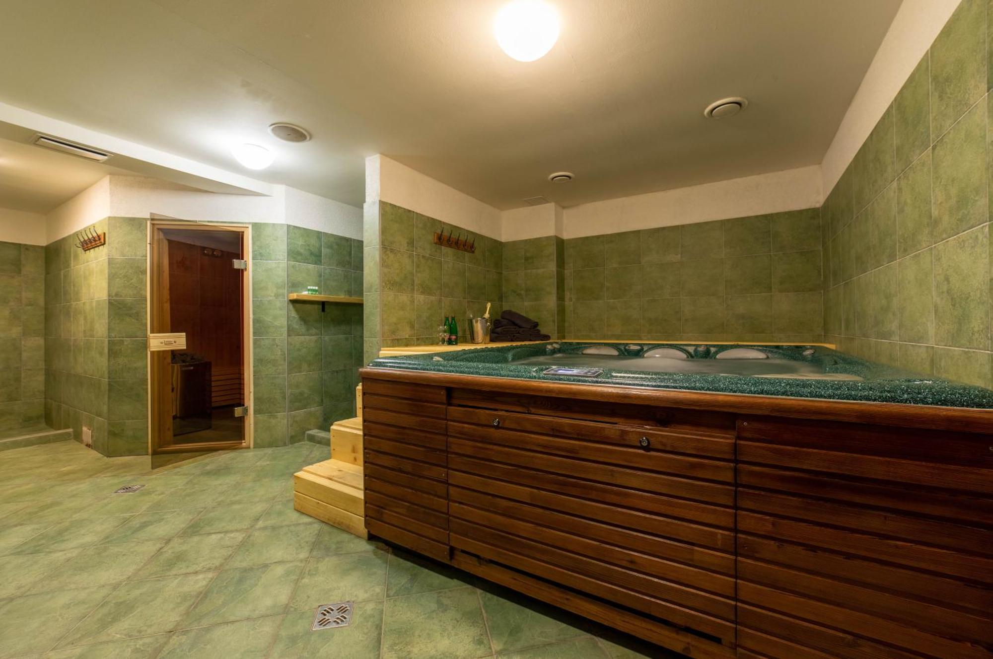 Hotel Liptov Holiday *** Liptovský Trnovec Extérieur photo