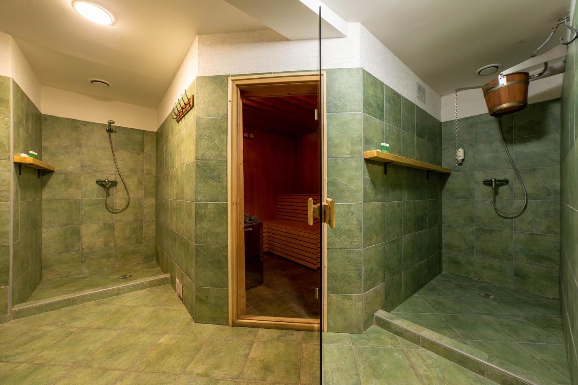 Hotel Liptov Holiday *** Liptovský Trnovec Extérieur photo