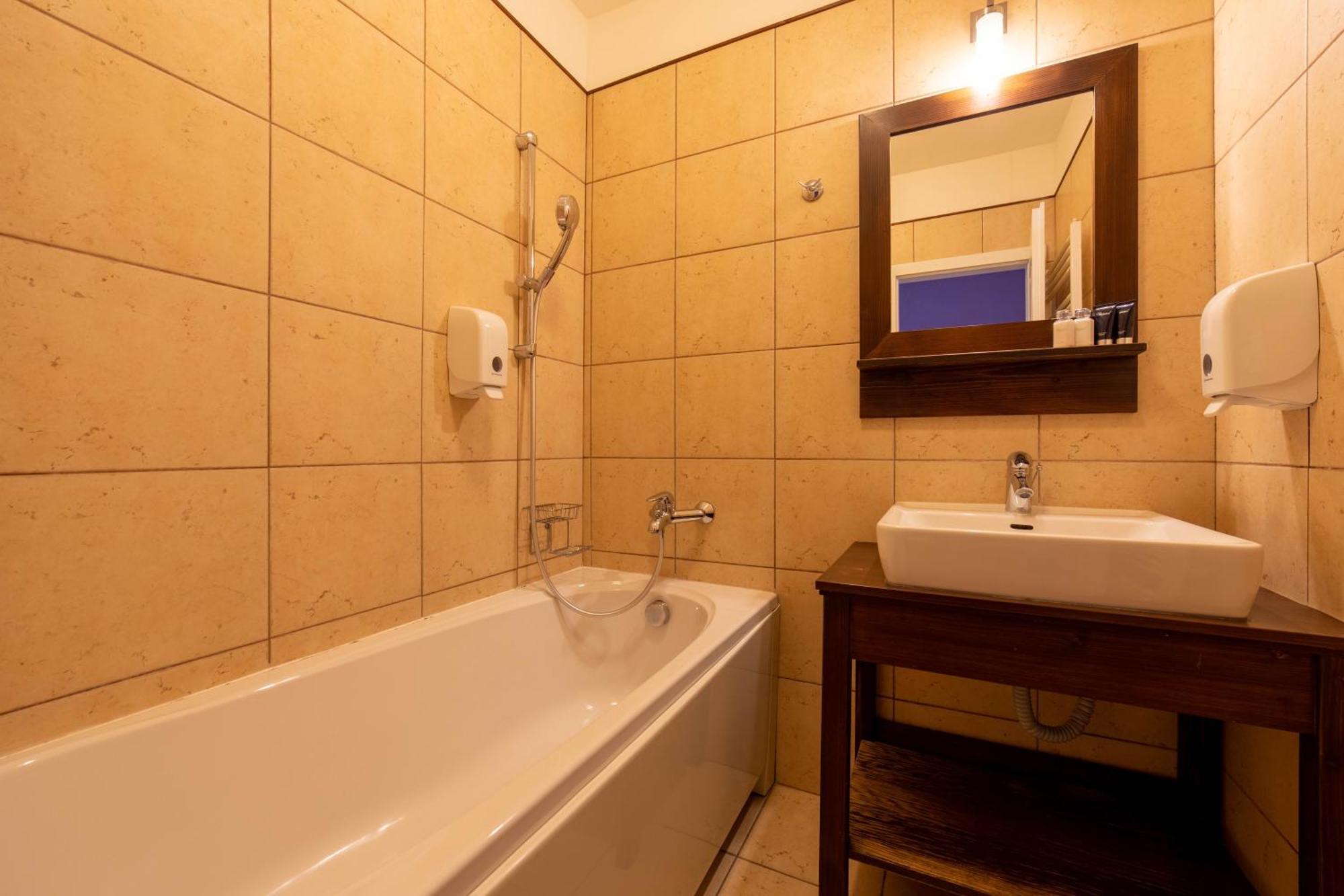 Hotel Liptov Holiday *** Liptovský Trnovec Extérieur photo